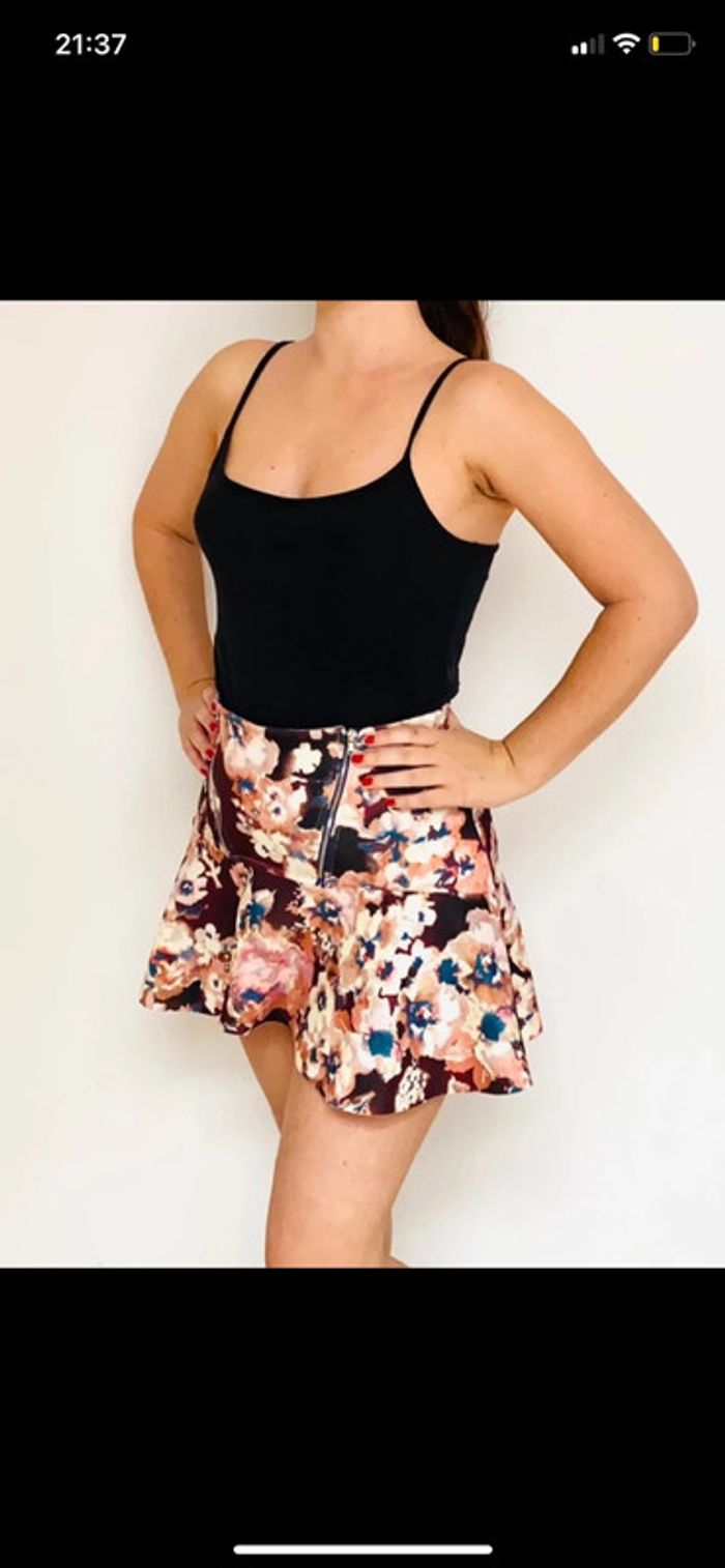 Mini-jupe fleuri taille 36 Pull&Bear - photo numéro 2