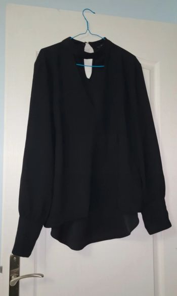 Haut noir col V décoleté