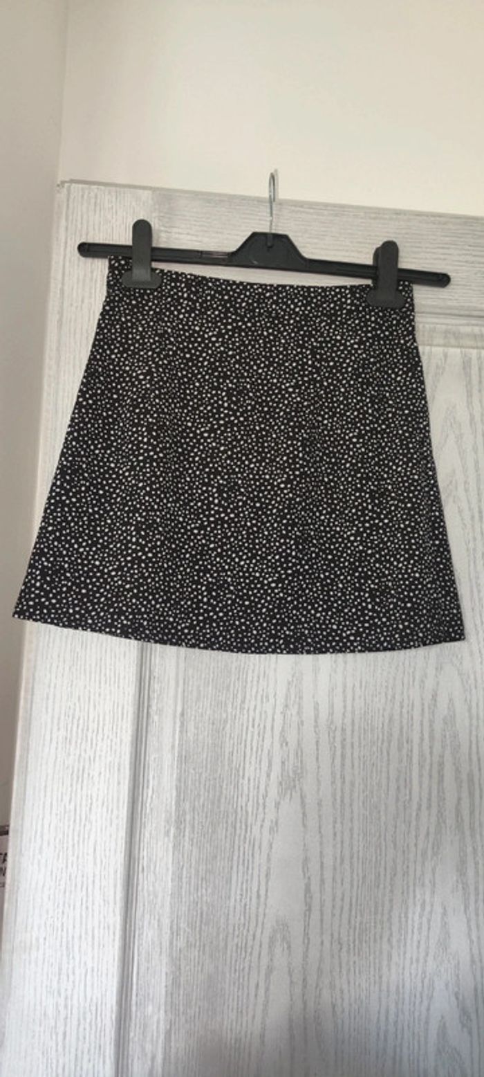 jupe noir à poids blancs