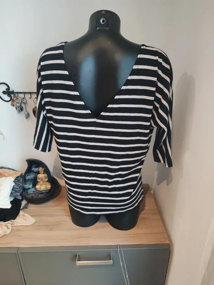 Haut fin taille xs décolleté dans le dos - photo numéro 3
