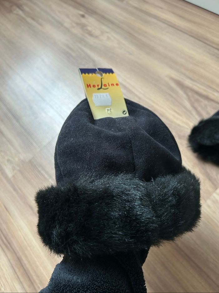 Lot de 2 bonnets noir avec fourrure Neufs HerLaine Taille 56 - photo numéro 4