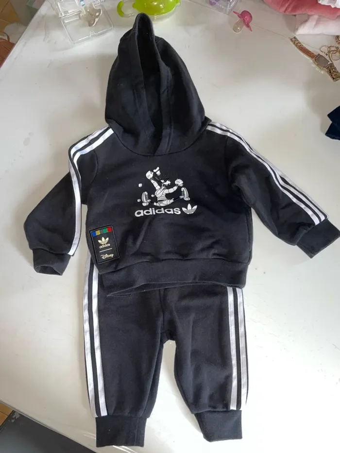 jogging adidas noir disney