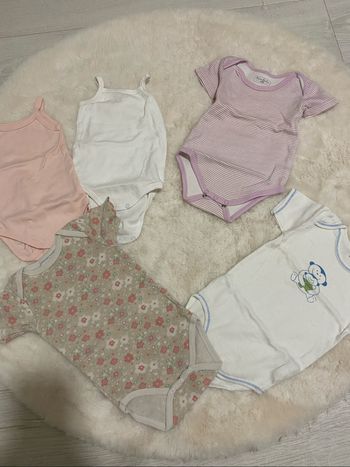 Lot de 5 bodies – 12 mois – TBE  Kiabi et autres 👶