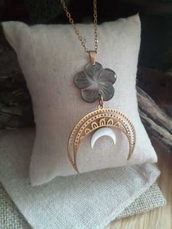 Collier lunes et fleur nac'rée