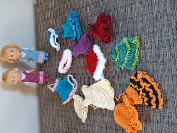 Lot de 2 petites poupées masha et leur lot de vêtements