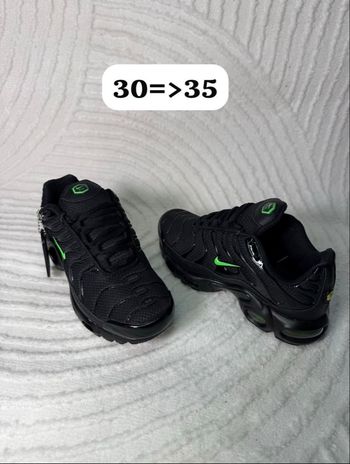 Nike tn enfants noir verts 33
