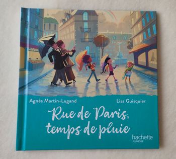 NEUF : Livre  " Rue de Paris, temps de pluie " collection Musée Magique Mc Donalds éditions Hachette Jeunesse  d'Agnès Martin-Lugand
