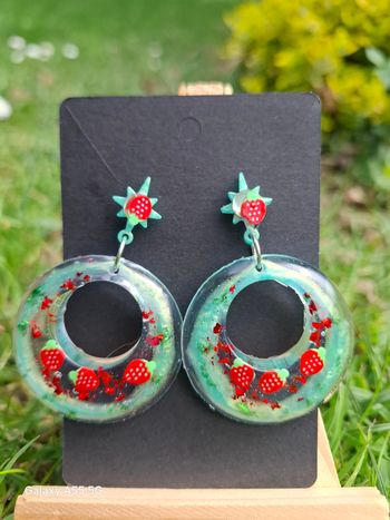 🍓 Fraise enchantée – Boucles d’oreilles fruitées et pétillantes