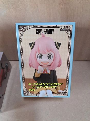 Anya Forger spy x family figurine manga furyu