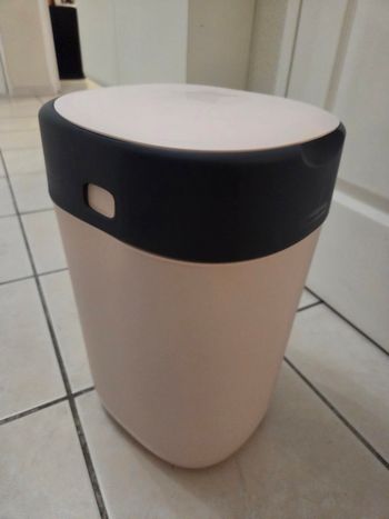Poubelle a couche rose pale avec 2 recharges
