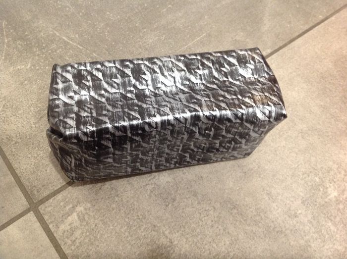 Trousse grise et noire argentée motifs géométriques - photo numéro 4