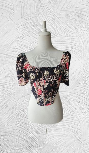 Blouse courte a motifs cachemire, sans marque, taille 36
