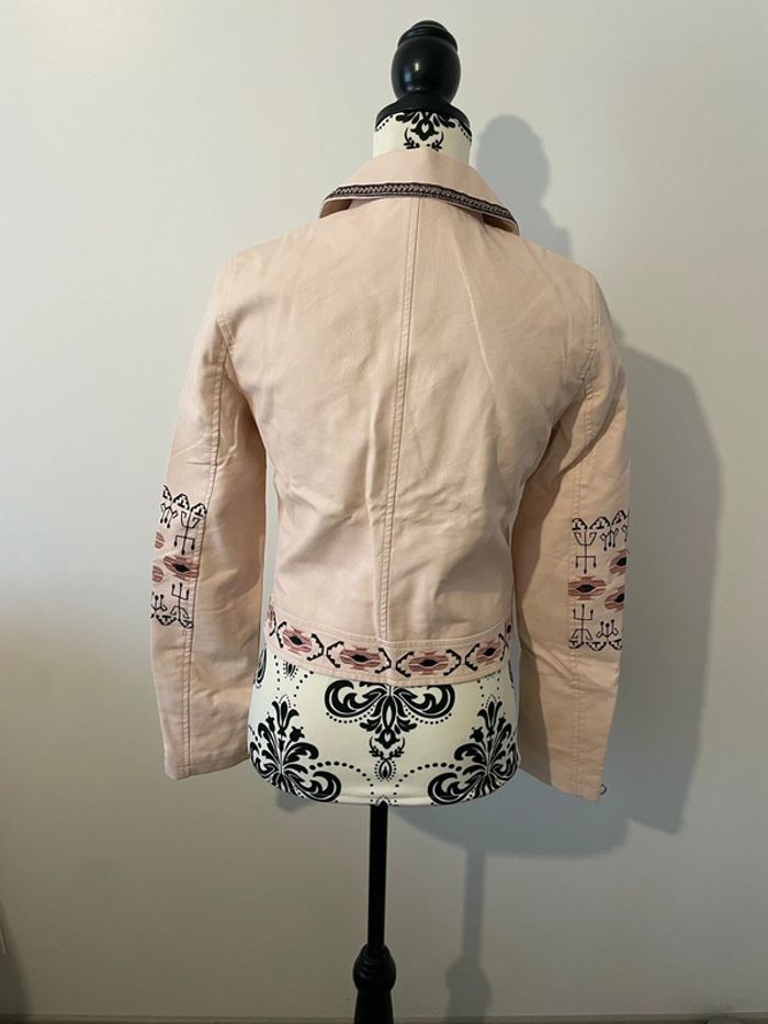 Veste blouson rose clair similicuir motif broderie noir et rose foncé neuf Only Fashion taille S - photo numéro 6