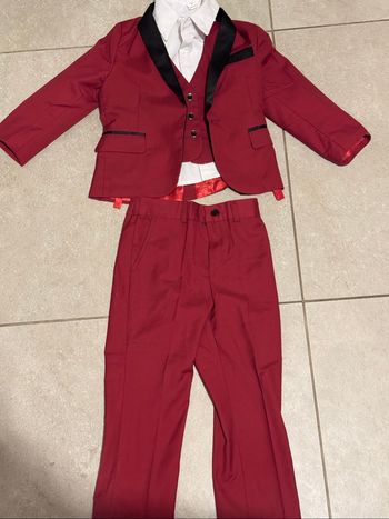 Costume 4 ans rouge bordeaux, 4 pièces avec gilet et épaulettes, parfait pour mariage ou cérémonie !