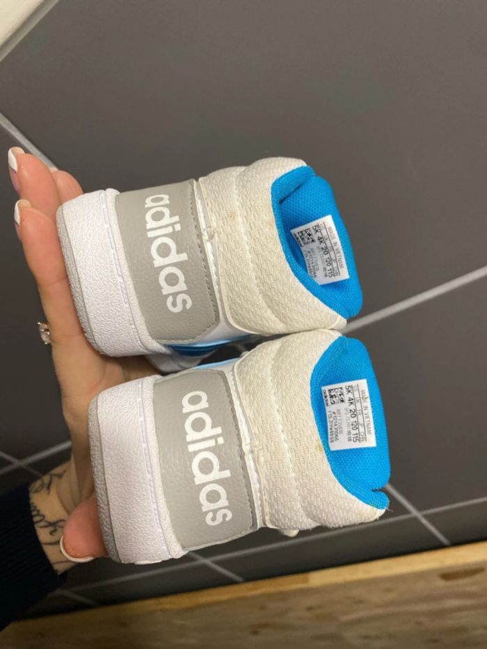 Basket adidas taille 20 neuve - photo numéro 2
