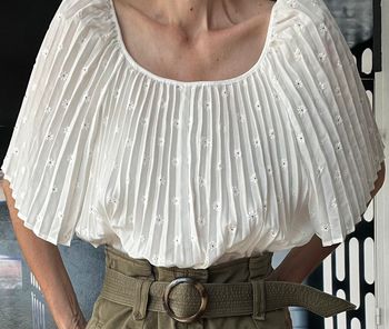 Blouse plissée brodée