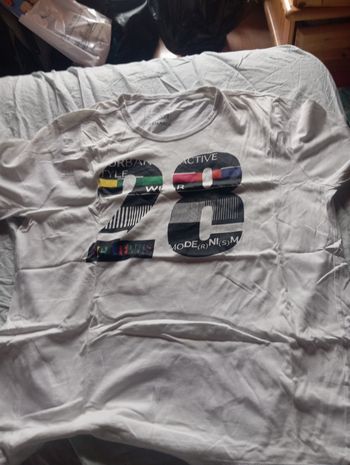 T-shirt court