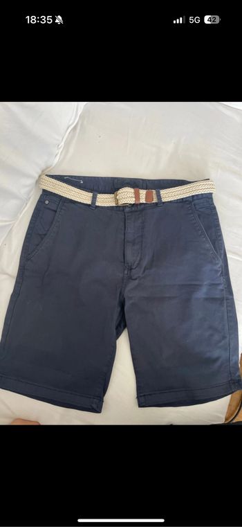 Short avec ceinture marine, neuf sans étiquette , T . M