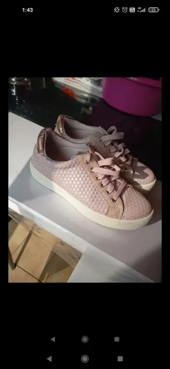 Chaussures basket rose avec effet