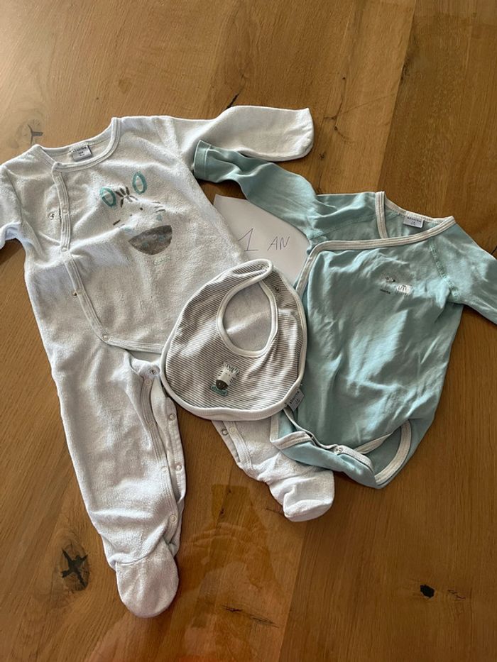 Lot pyjama, body, bavoir absorba 12 mois