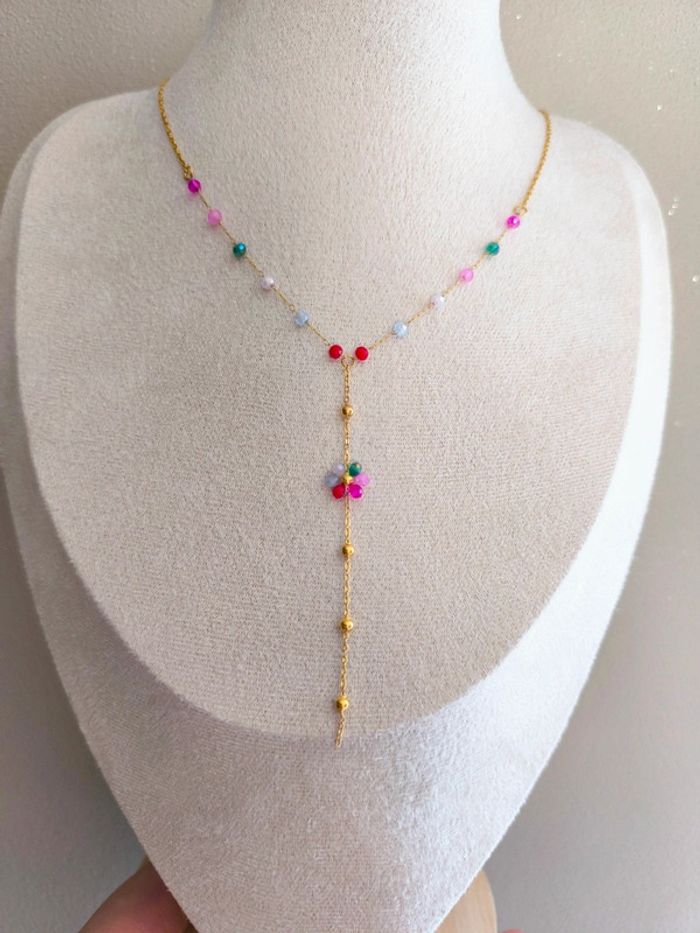 Pendentif doré en Y avec fleur marguerite et perles multicolores - photo numéro 4