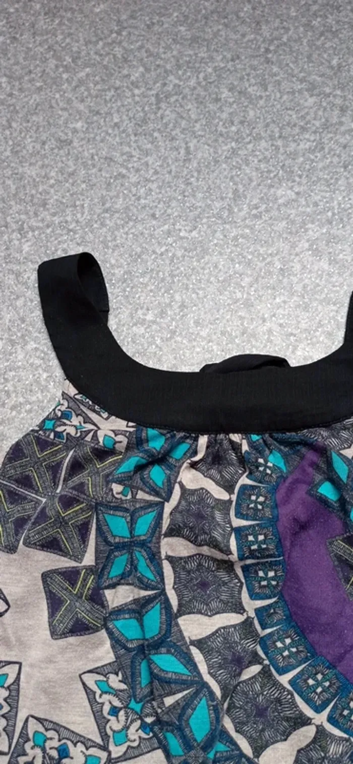 Top été marqué Ici et maintenant
Taille 38/40
Bien porté état satisfaisant tissu qui Bouloche - photo numéro 2