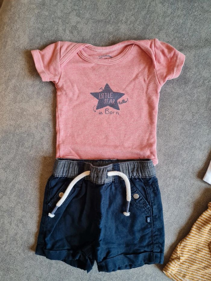 Ensemble bodie + short 3 mois