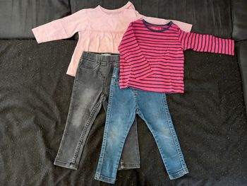 Lot d habits fille en taille 24 mois