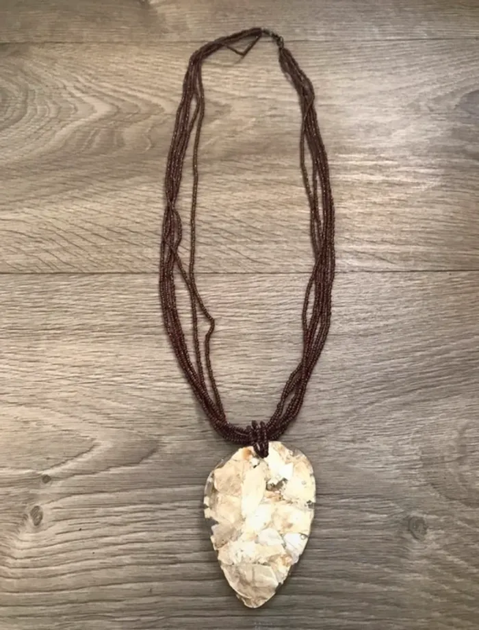 Collier sautoir perles artisanal effet nacre