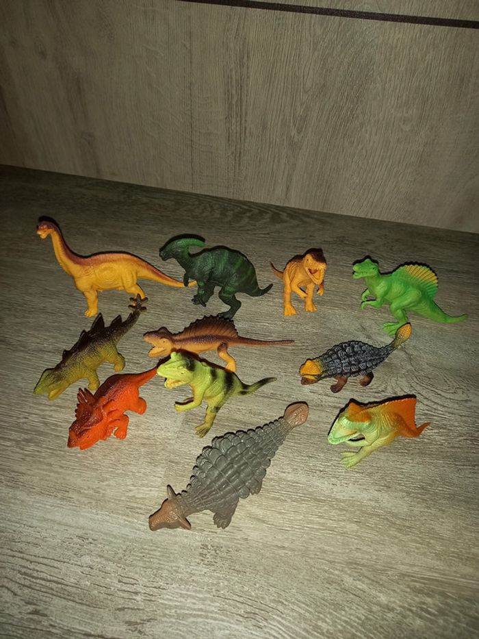 lot de 11 dinosaures en plastique dur