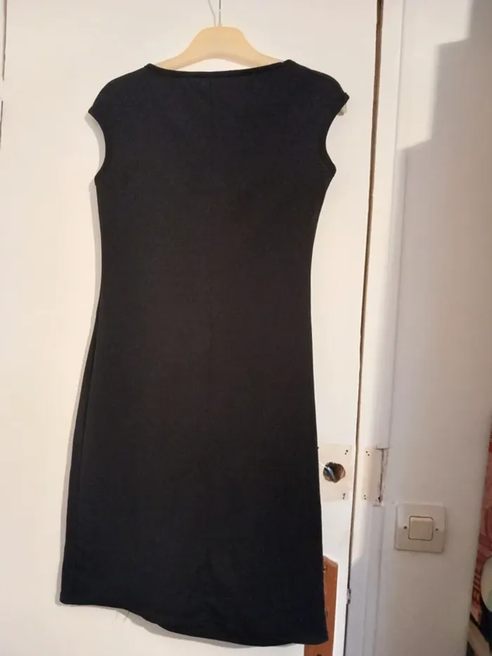 Robe noire - photo numéro 2