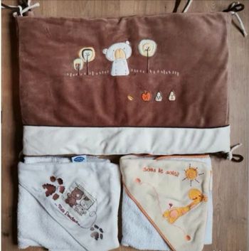Lot tour de lit bébé + couverture + 2 capes de bain
