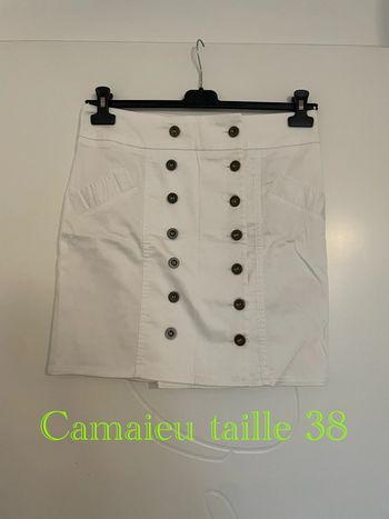 Jupe courte blanc rangée de boutons devant camaïeu taille 38