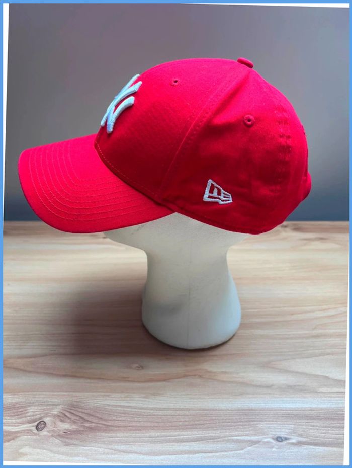 Casquette New Era Rouge avec broderie - photo numéro 3