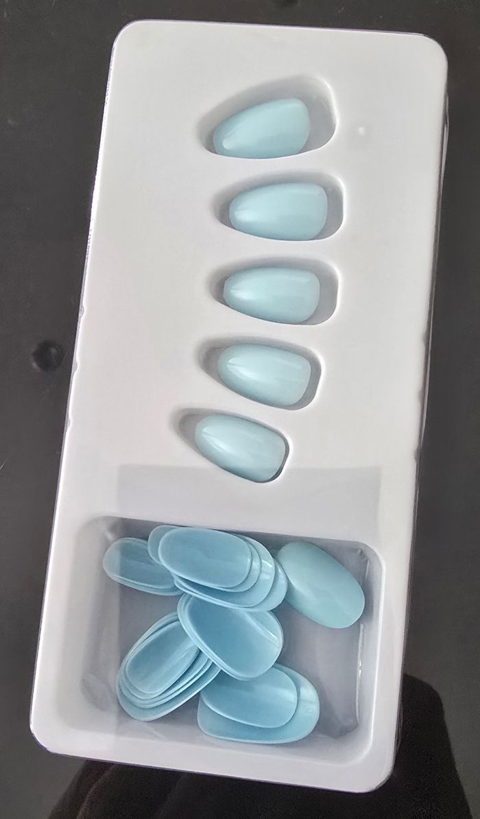 Faux ongles turquoise - photo numéro 3