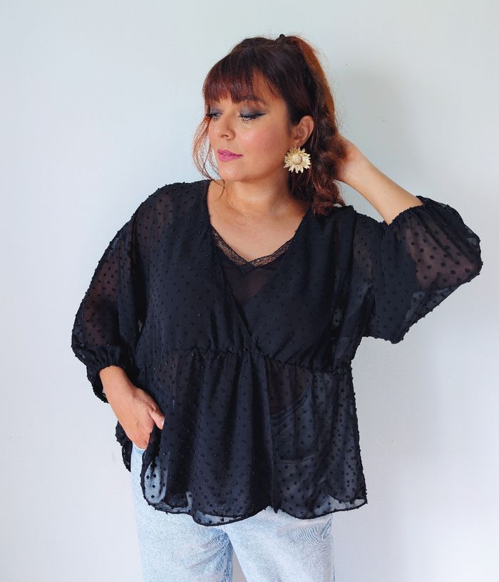 Blouse noire oversize fluide plumetis voilage moderne tendance automnale Zara Taille 36 S ( grand 34)
Très bon état - photo numéro 3