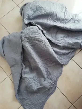 Idée Cadeau / Dessus De Lit - Couvre Lit Avec 2 Taies D' Oreillers Env 220 X 230 Cm Neuf.