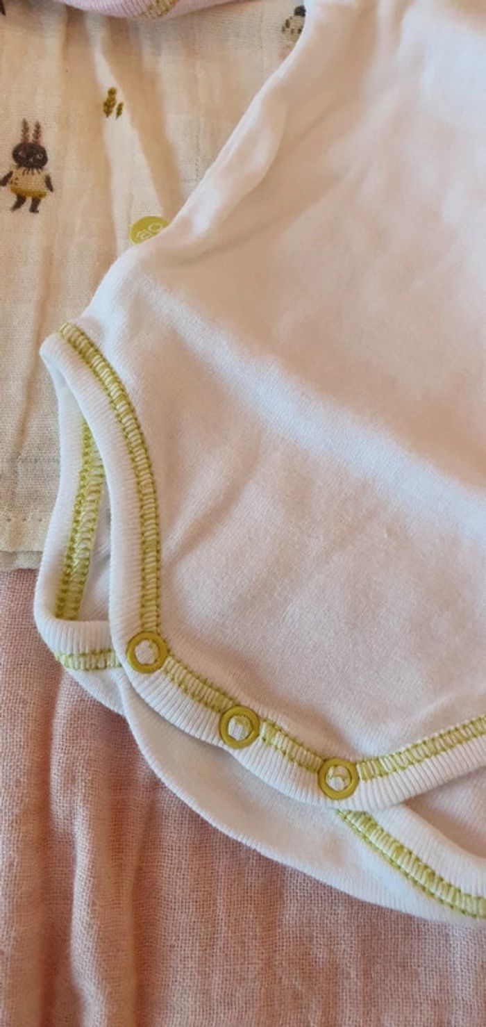 Lot de 2 bodies Obaibi taille naissance neufs sans étiquette - photo numéro 2
