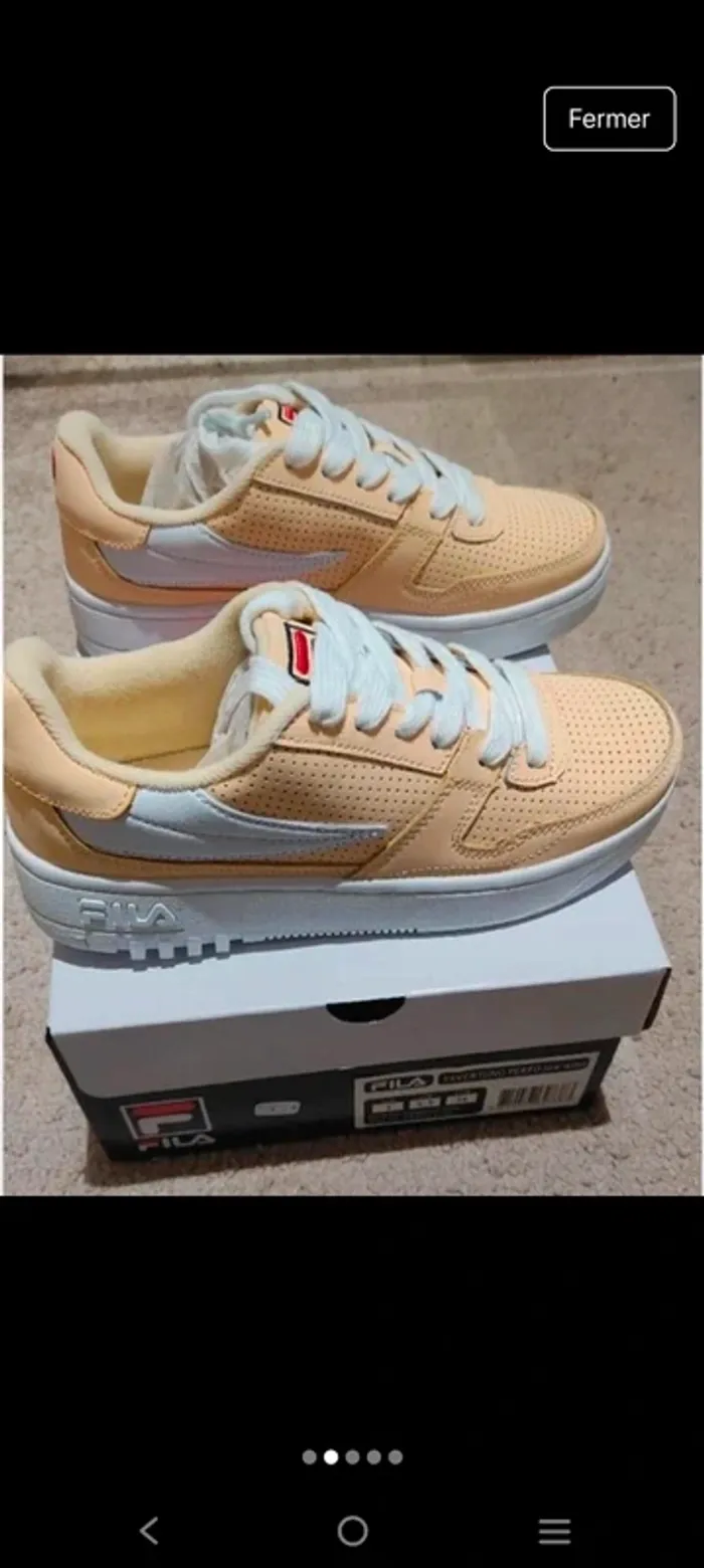 Sublimes baskets ou sneakers femme de marque Fila pointure 38 - photo numéro 2
