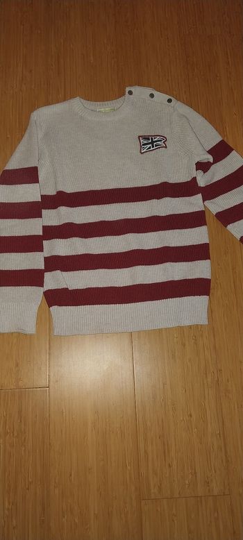 Pull rayé rouge et écru