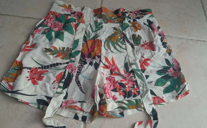 Short fleuri