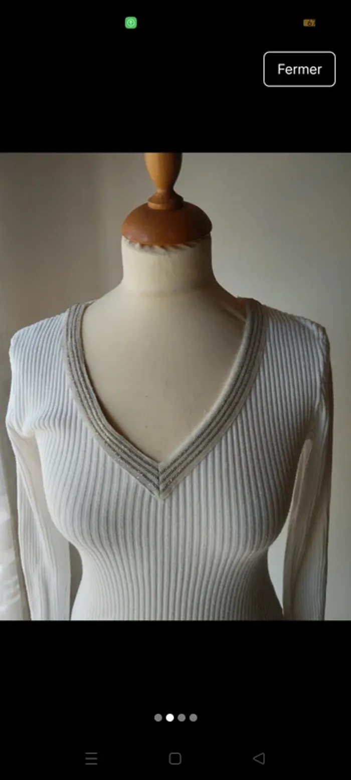 Pull col V blanc-crème avec décolleté discret en strass - photo numéro 3