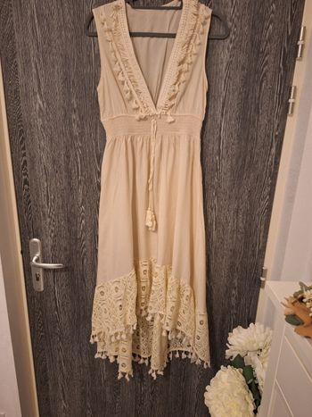 Robe sans manches bohème dentelle et pompons crème