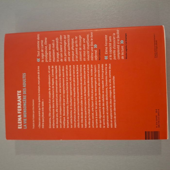 Livre "La vie mensongère des adultes" - roman de Elena Ferrante - Format broché - Editeur Gallimard - photo numéro 4