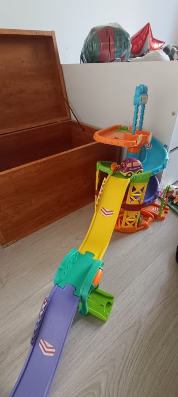 Parking toboggan tut tut bolides