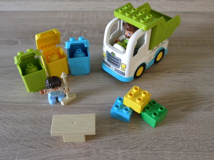 LEGO Duplo - le camion poubelle et tri sélectif 10945 - photo numéro 8