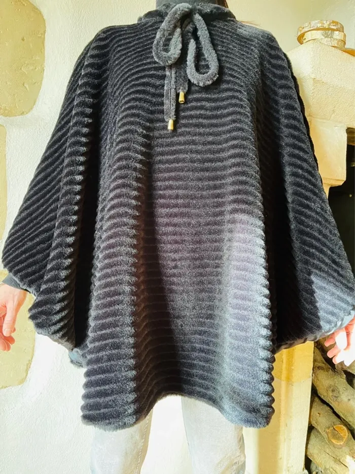 Poncho cape Bruno Galioto Paud Couture - photo numéro 3