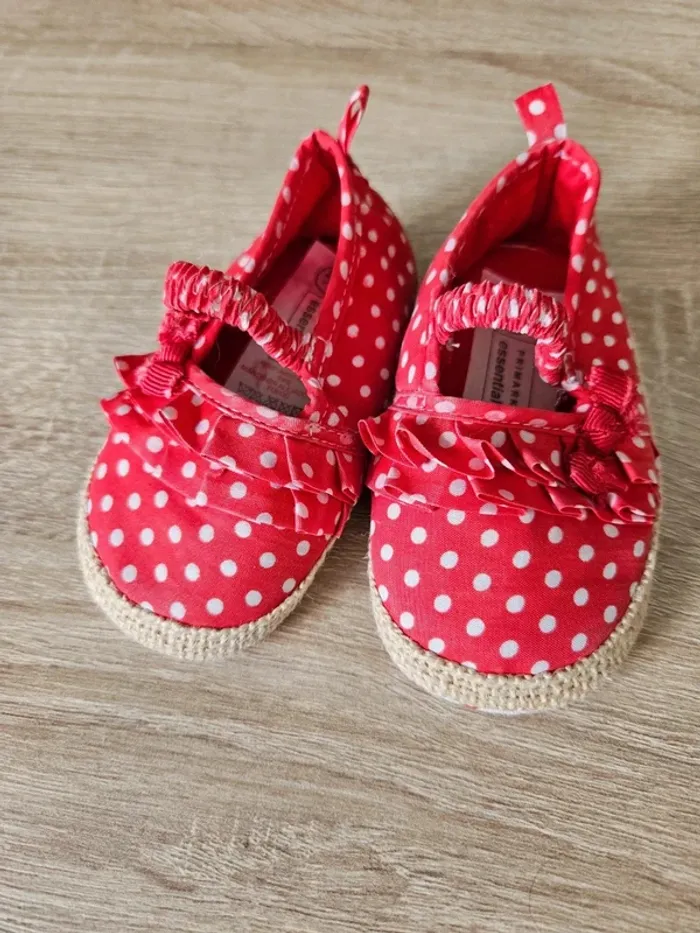 Jolies chaussures 6/9 mois primark