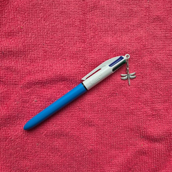 Stylo BIC 4 couleurs avec pampille Libellule