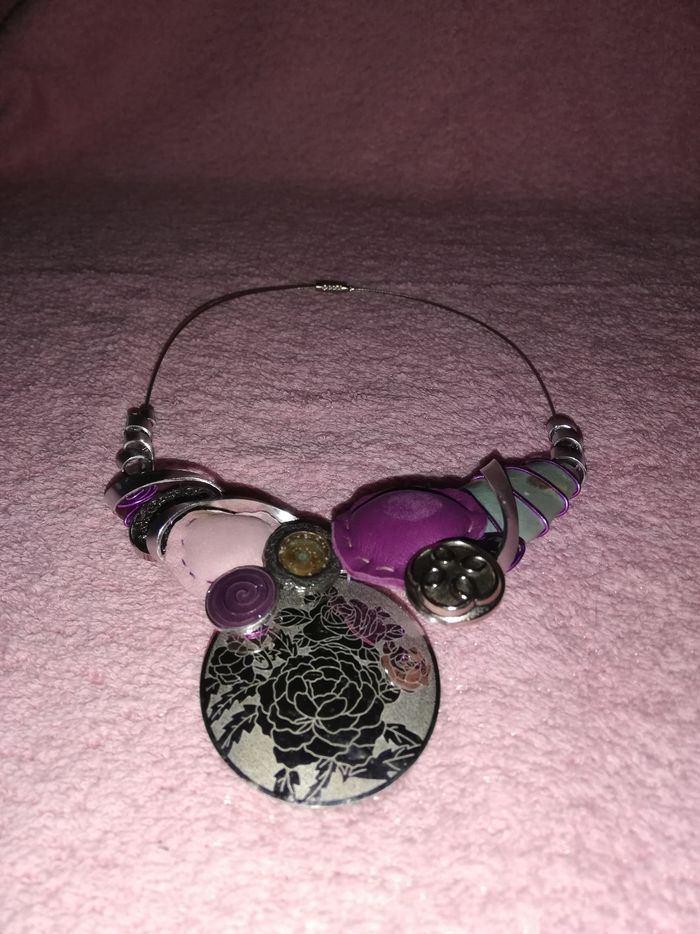 Collier artisanal fushia - photo numéro 2